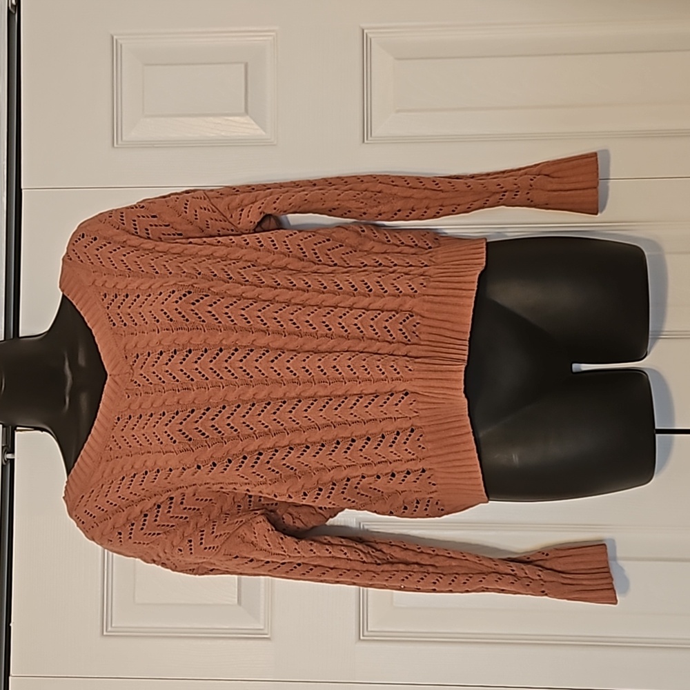 Jessica Simpson burnt orange knit semi cropped sweater with twist in back